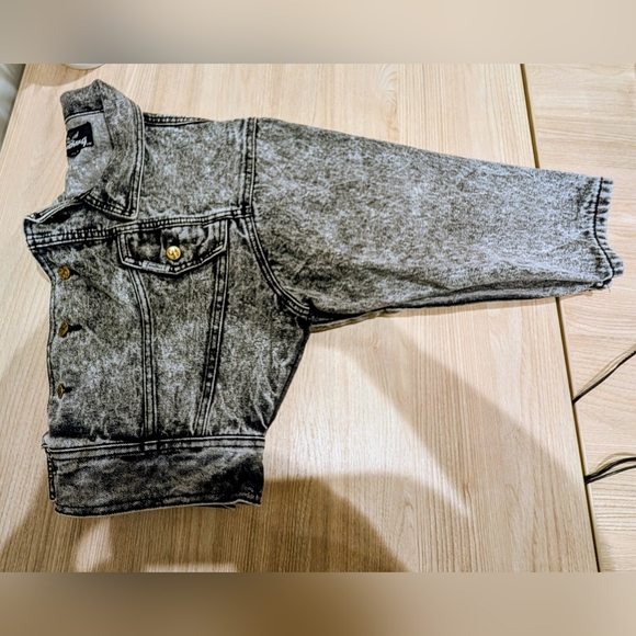 Jonathan G Acid Wash Cropped Jacket - Picture 7 of 9